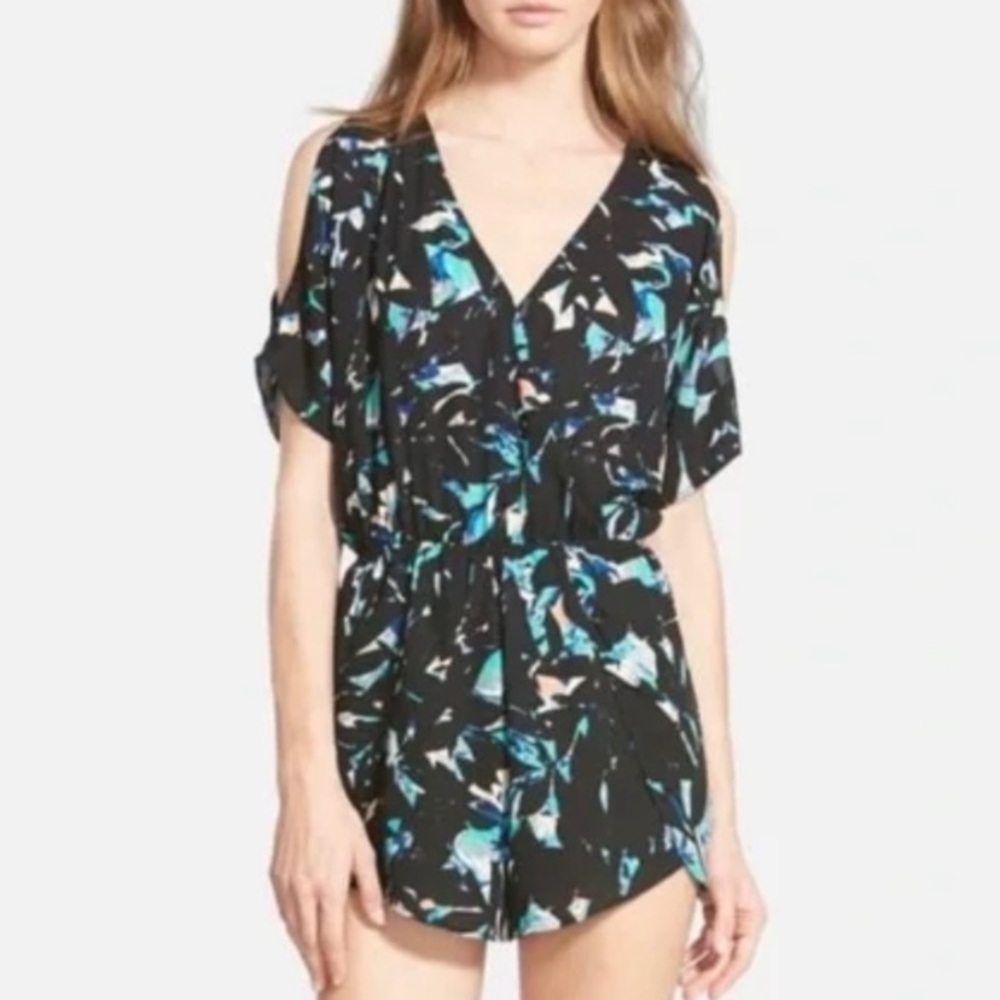 EUC ASTR the Label Geometric Cold Shoulder Romper (Size:L)